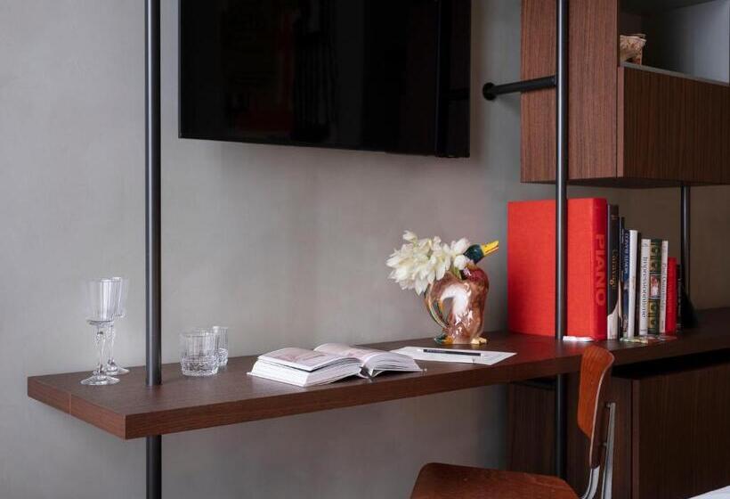 غرفة قياسية, Paradis Pietrasanta