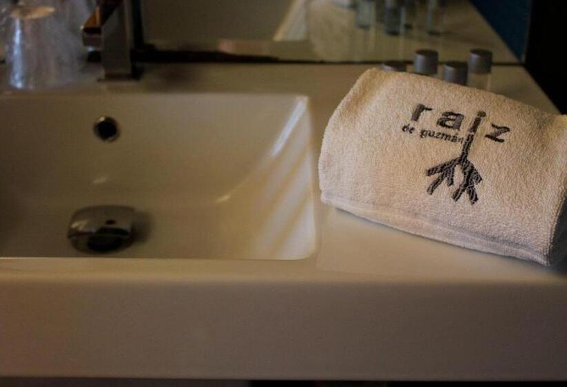 Номер Стандарт, Raíz