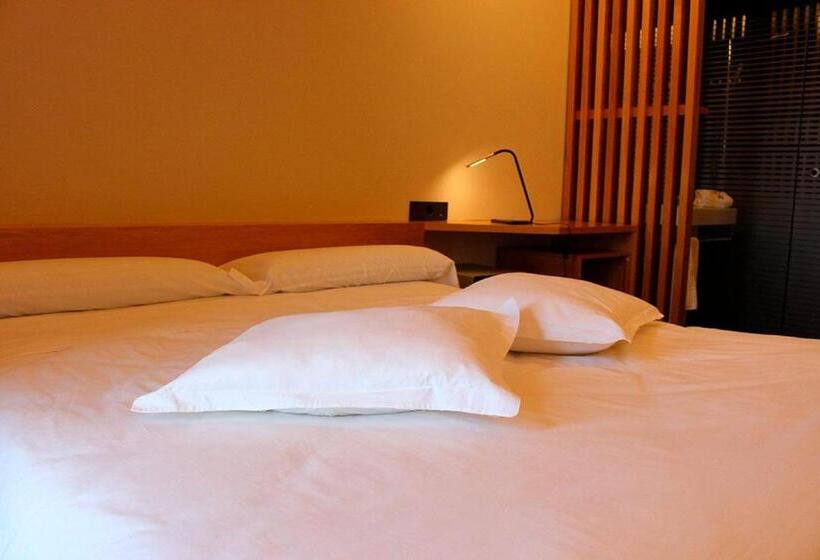 Люкс Повышенной Комфортности, Raíz