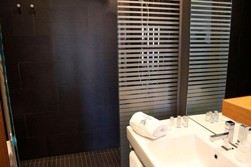 Номер Стандарт, Raíz