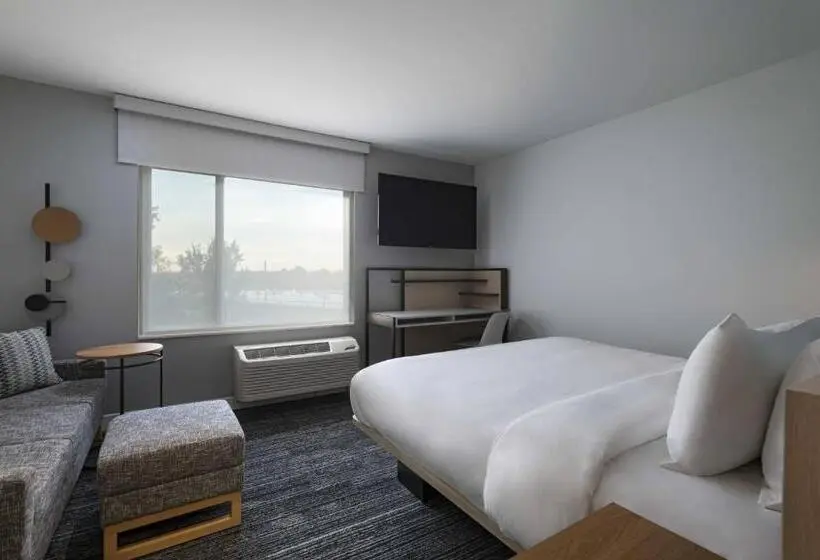 キングサイドベッドのスタンダードワンルーム, Towneplace Suites By Marriott Brentwood