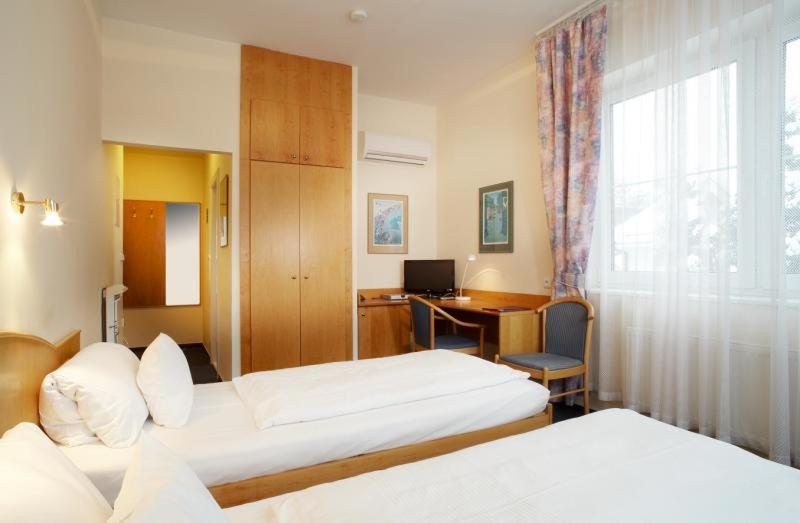 Camera Standard, Pension Kern