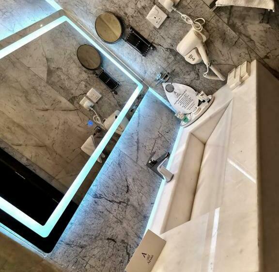 סוויטה עם טרסה, Azard