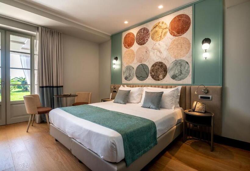 디럭스 룸 측면 바다 전망, Grand Hotel Torre Fara