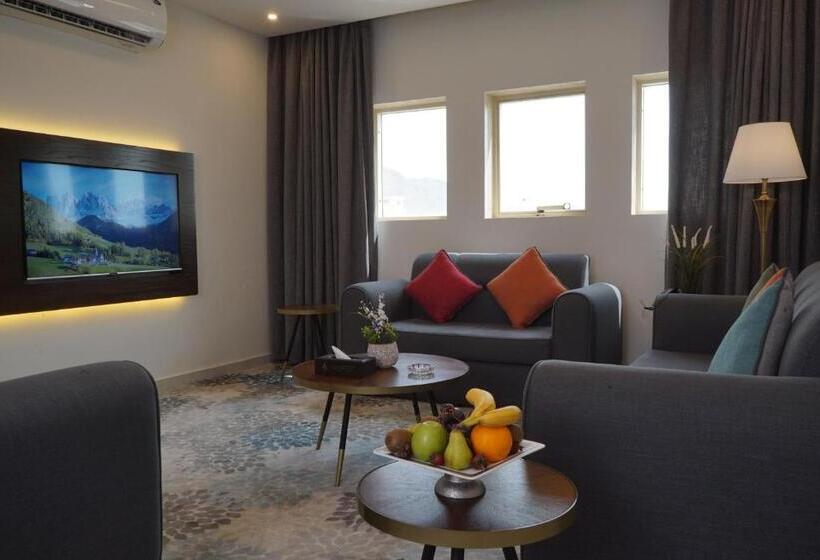 סוויטת ג'וניור, Azard