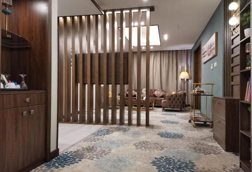 סוויטה עם טרסה, Azard