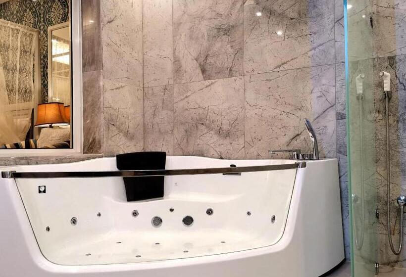 סוויטה עם טרסה, Azard