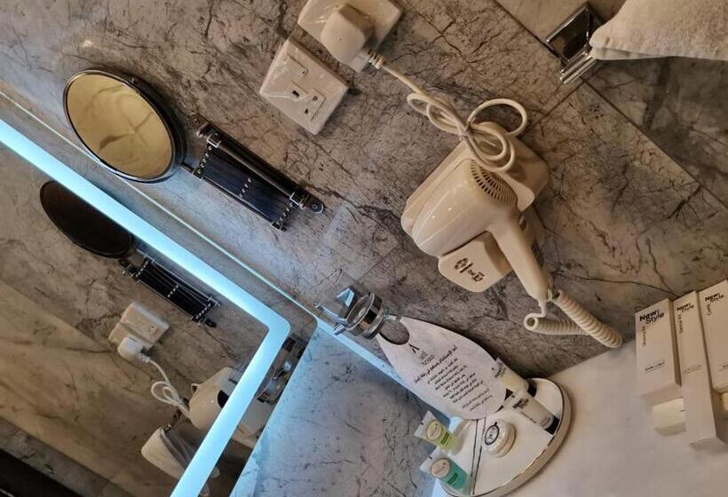 סוויטה עם טרסה, Azard