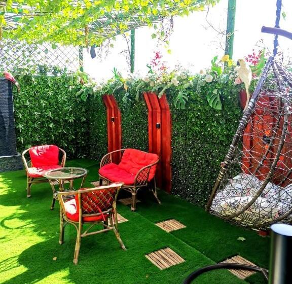 סוויטה עם טרסה, Azard