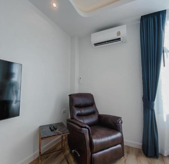 חדר סופריור עם מיטת קינג, Play Poshtel & Cafe