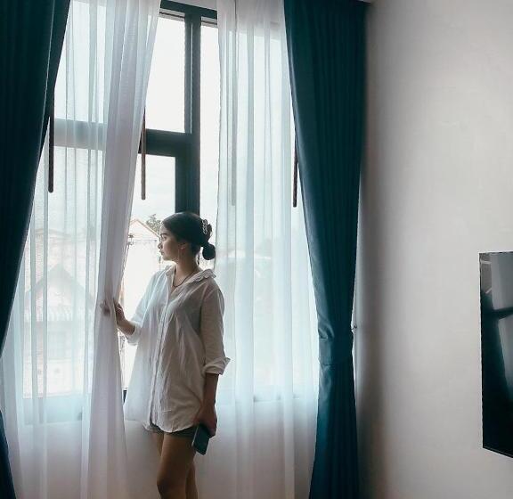 חדר דחוקס עם מיטת קינג, Play Poshtel & Cafe