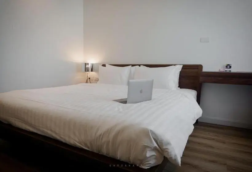اتاق لوکس با تخت بزرگ, Play Poshtel & Cafe