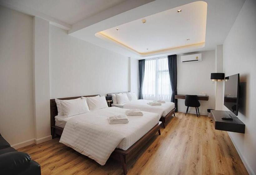 חדר דלוקס, Play Poshtel & Cafe