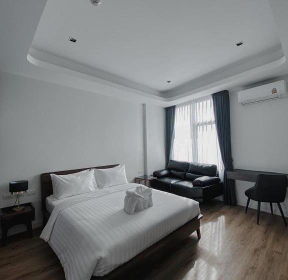 סוויטת ג'וניור משפחתית, Play Poshtel & Cafe