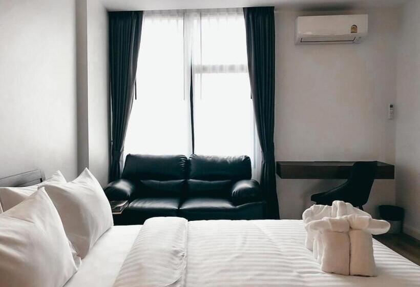 סוויטת ג'וניור משפחתית, Play Poshtel & Cafe