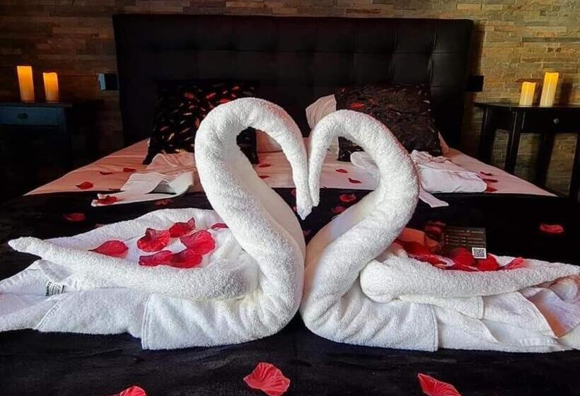 标准间带漩涡浴缸, Le Grand Moulin Des Tanneurs B&b Et Love Room