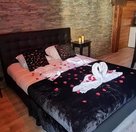 Номер Стандарт с Гидромассажем, Le Grand Moulin Des Tanneurs B&b Et Love Room
