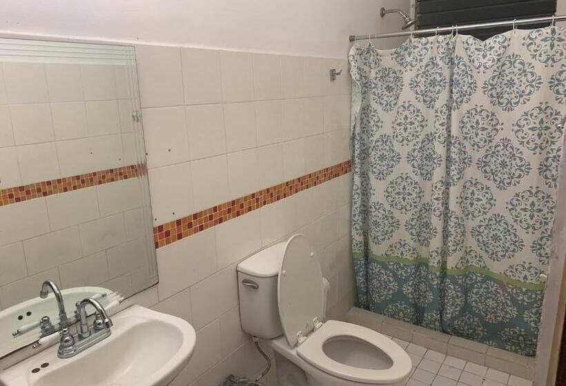 标准三人间, Julianna Country House