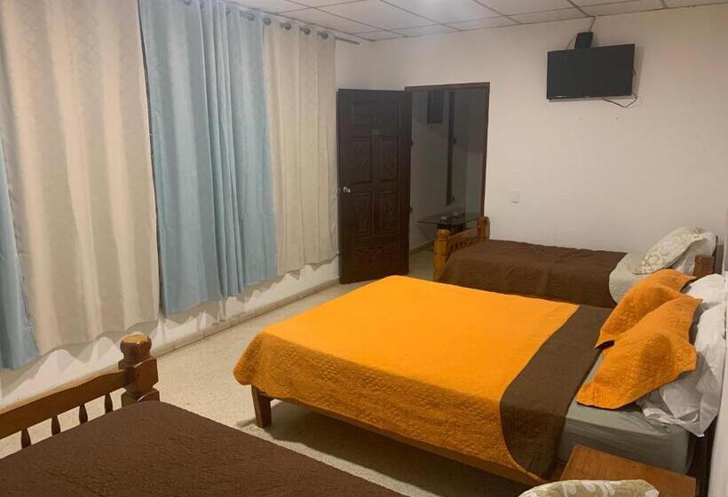 四人标准间, Julianna Country House