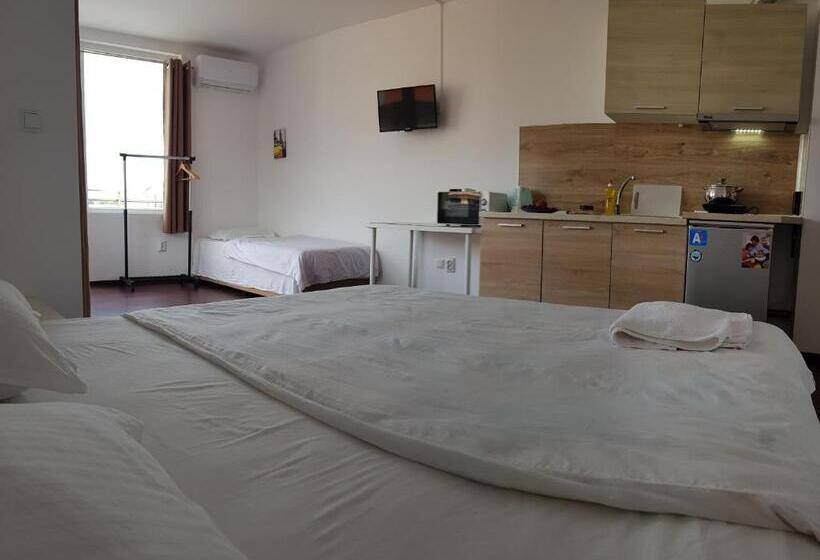 استودیو خانوادگی, Panorama Studios Obzor