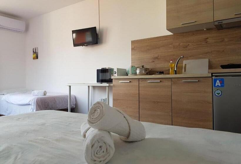 استودیو خانوادگی, Panorama Studios Obzor