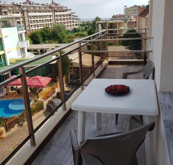 استودیو خانوادگی, Panorama Studios Obzor