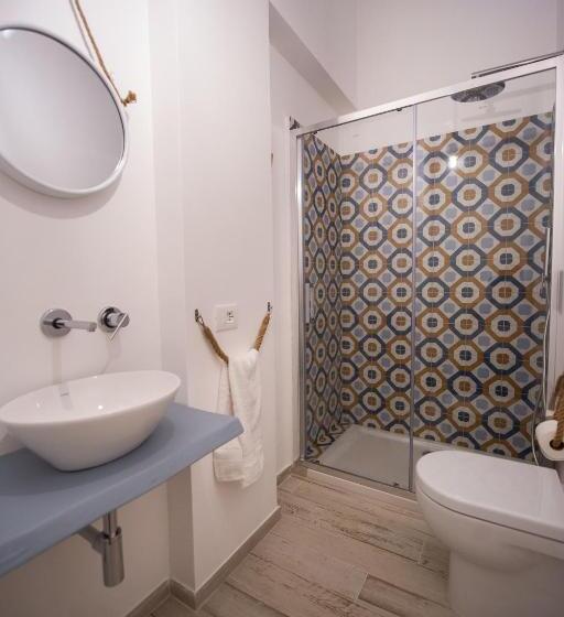 חדר סטנדרט יחיד, Tipino