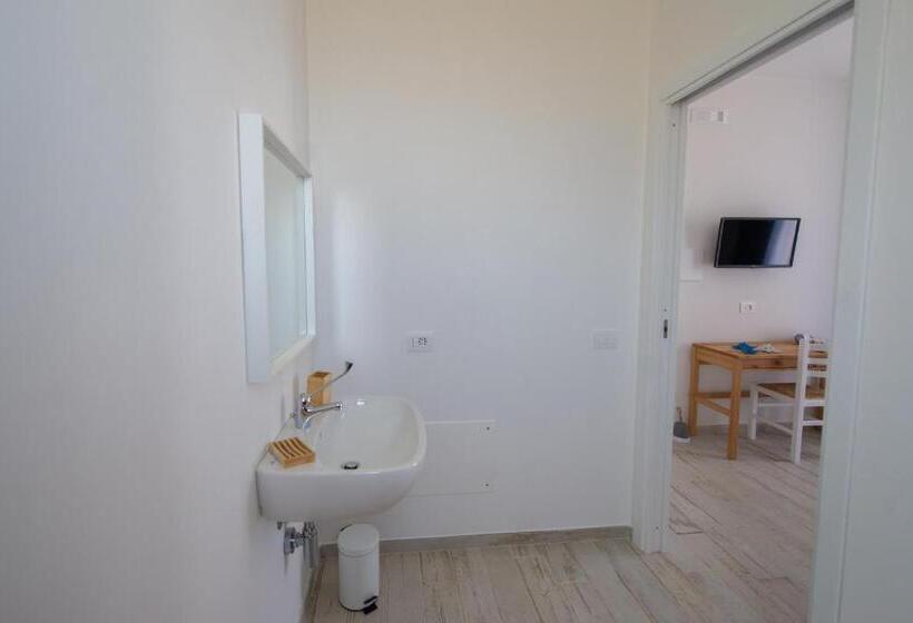 חדר סטנדרט מותאם לאדם עם מוגבלויות, Tipino