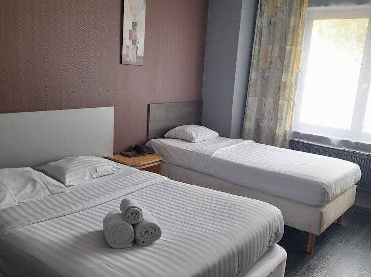 Standaard Driepersoonskamer, Albergo