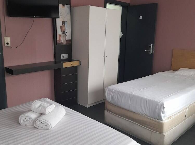 Standaard Vierpersoonskamer, Albergo