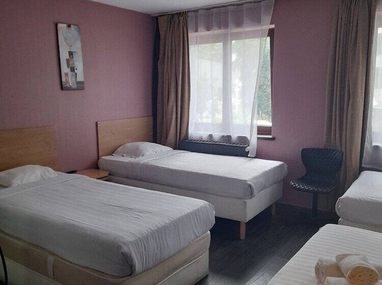 Standaard Vierpersoonskamer, Albergo