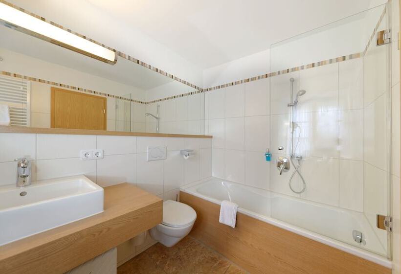 コンフォートルーム, Alte Post