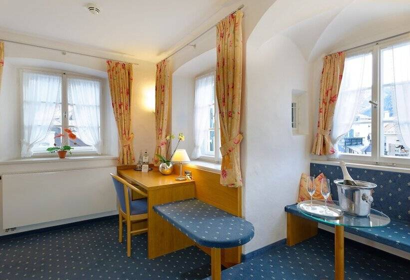 コンフォートルーム, Alte Post