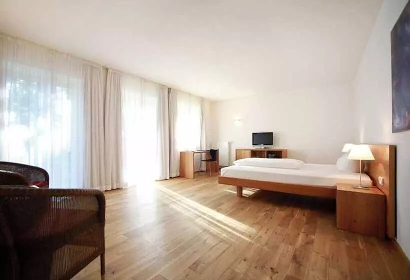 Comfort Yhden Hengen Huone, B&o Park
