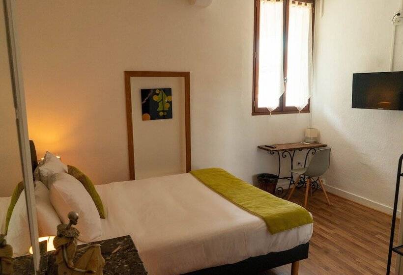 חדר סטנדרט, Croix Baragnon