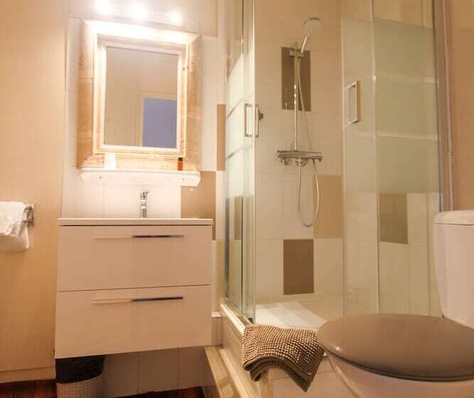 חדר סטנדרט לשלושה, Croix Baragnon