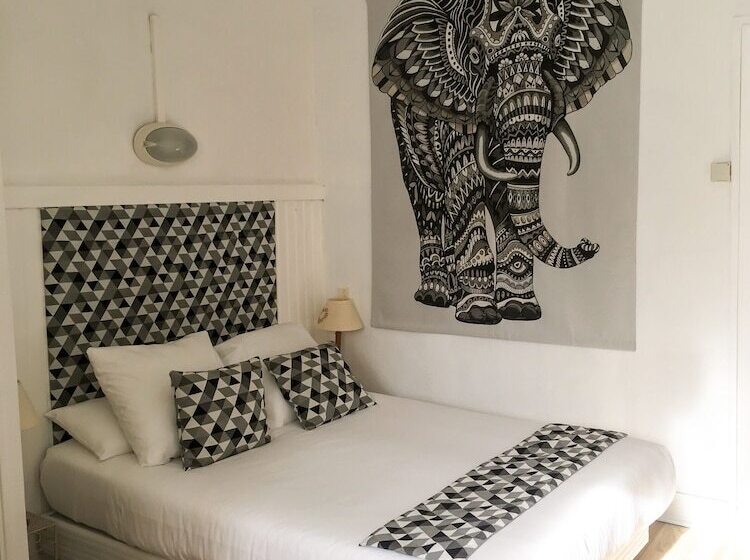 חדר סטנדרט לשלושה, Croix Baragnon