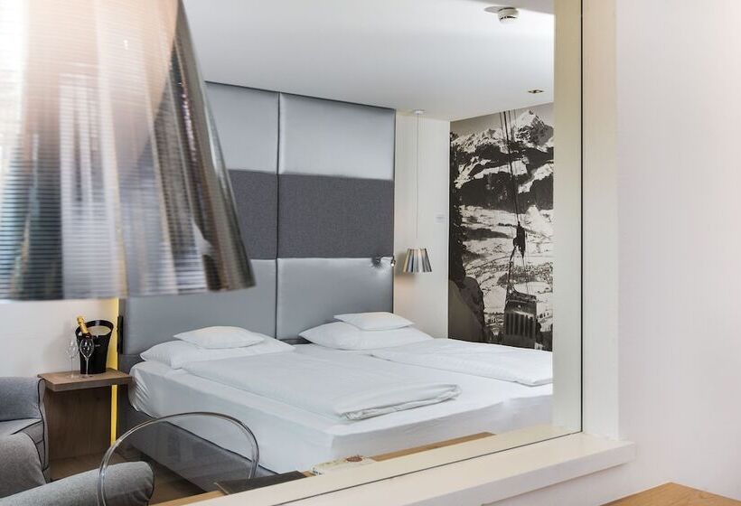 Deluxe Rum, Das Reisch