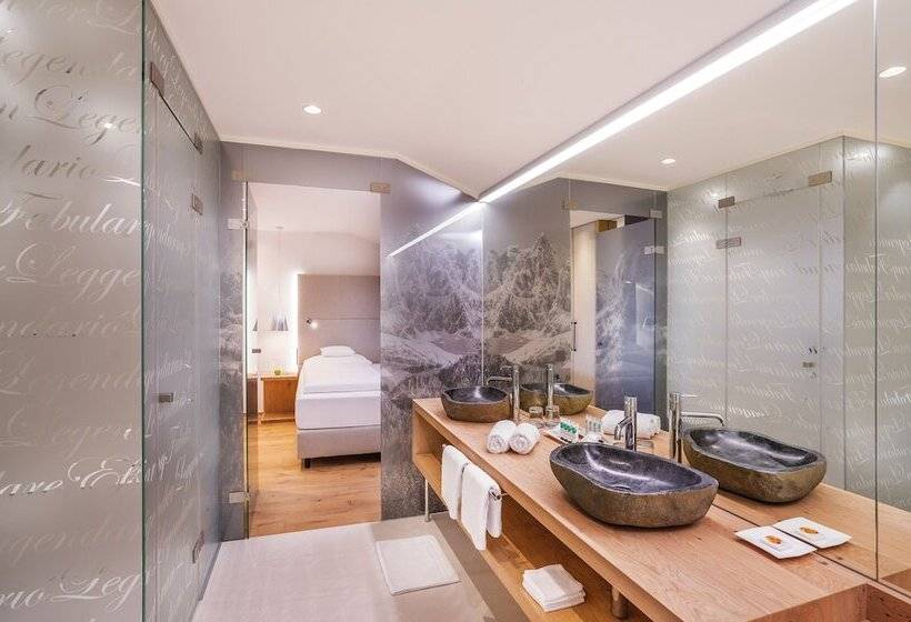 Superior Svit, Das Reisch