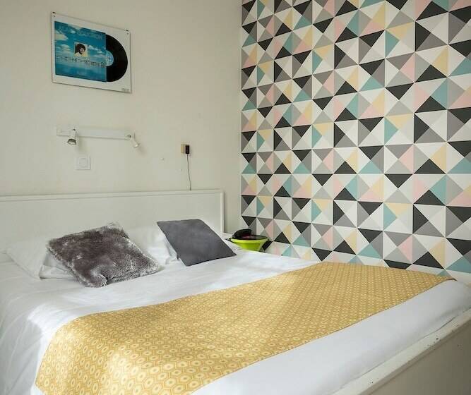 اتاق استاندارد یک نفره, De Paris