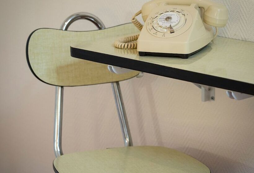 اتاق استاندارد یک نفره, De Paris