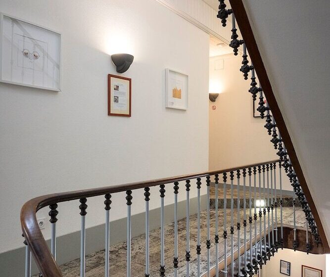 اتاق خانوادگی, De Paris