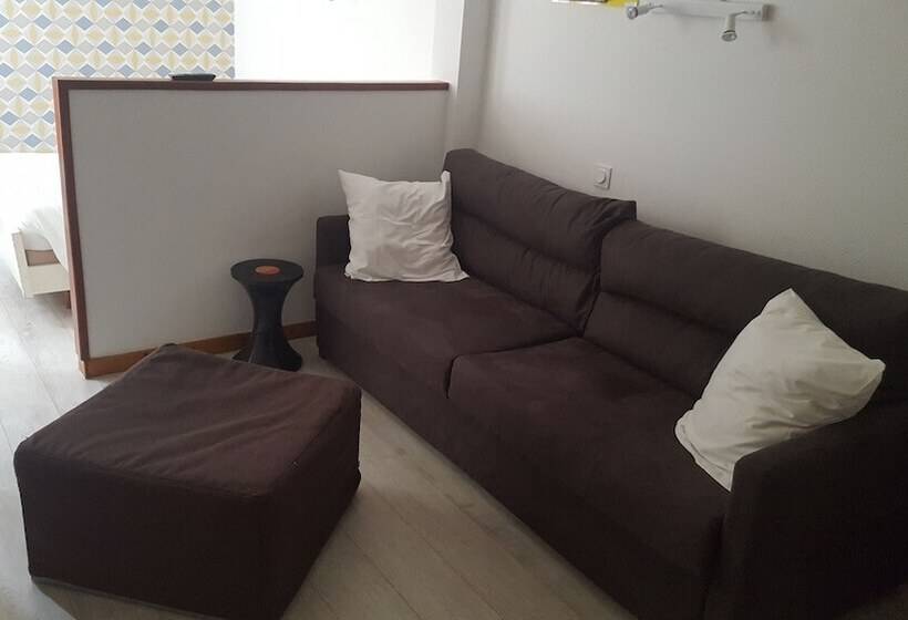 اتاق خانوادگی, De Paris