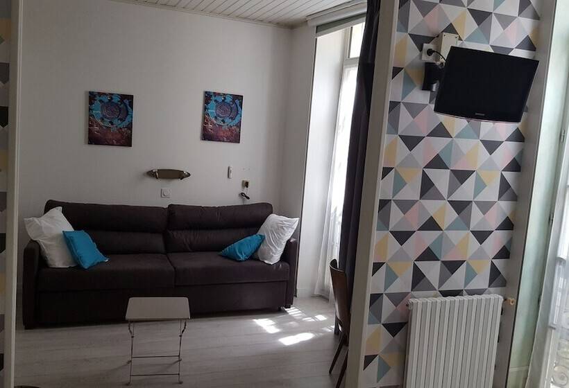 اتاق خانوادگی, De Paris