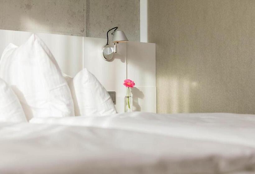 اتاق استاندارد با تخت بزرگ, Factory