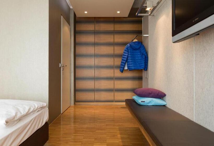 اتاق استاندارد با تخت بزرگ, Factory