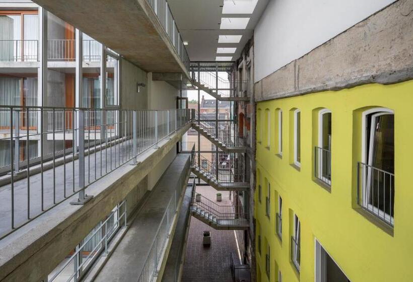 اتاق استاندارد با تخت بزرگ, Factory