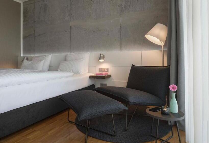 اتاق راحتی, Factory