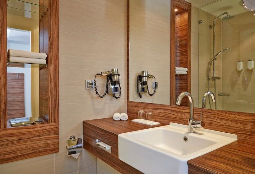 Номер Deluxe, H+ Hotel Lübeck