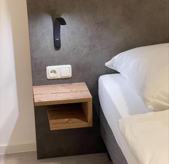 디럭스 룸, Mintarder Wasserbahnhof